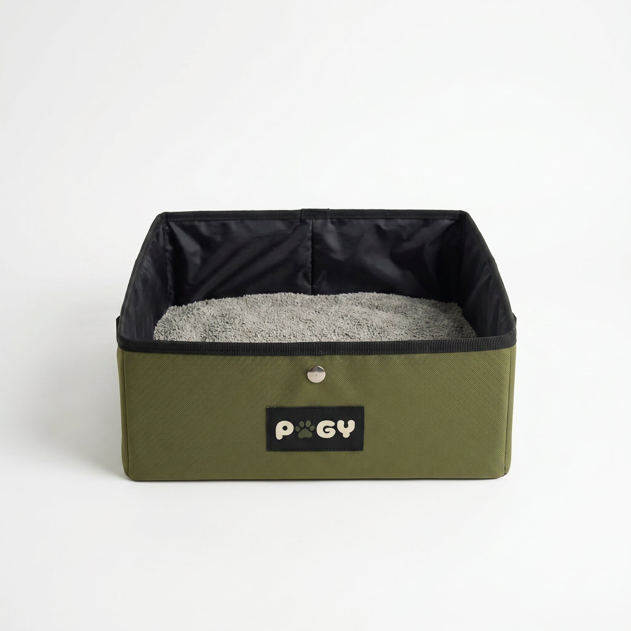 Caixa de areia dobrável portátil Pugy Clean Travel — detalhe do logo e interior impermeável preto