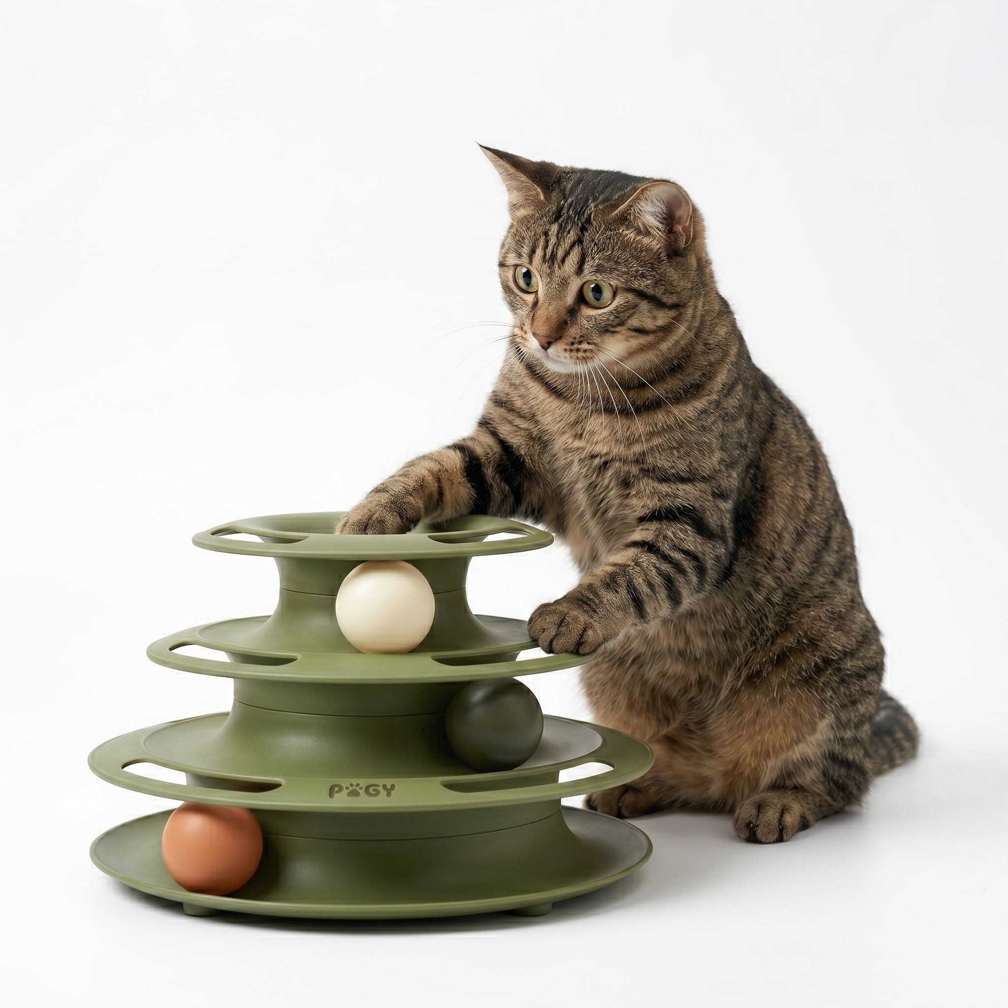 Torre interativa de bolas 3 andares para gatos Pugy — gato batendo nas bolas do andar superior