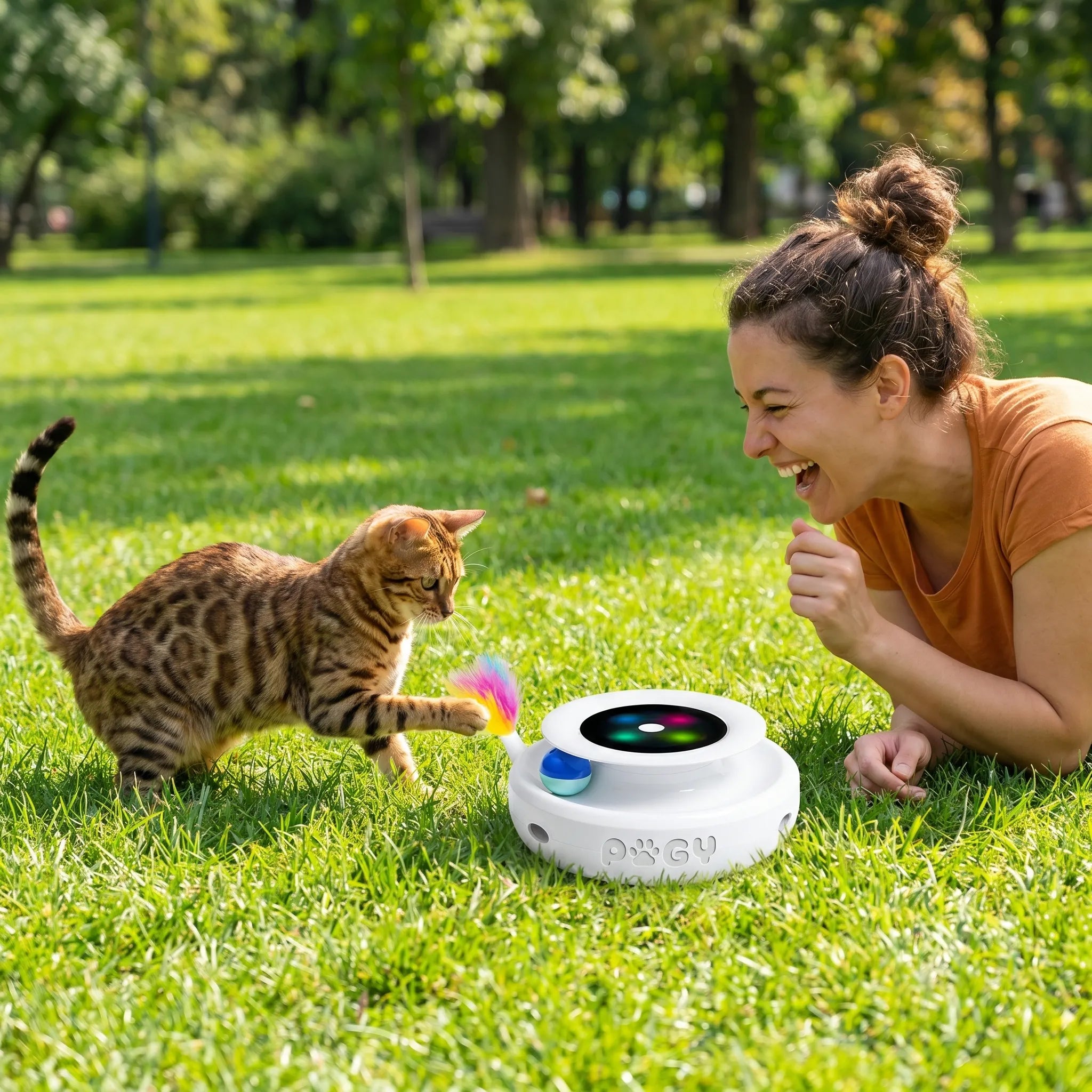 Pugy FeatherSpin — Brinquedo Eletrônico 2 em 1 com Pena e Bola para Gatos