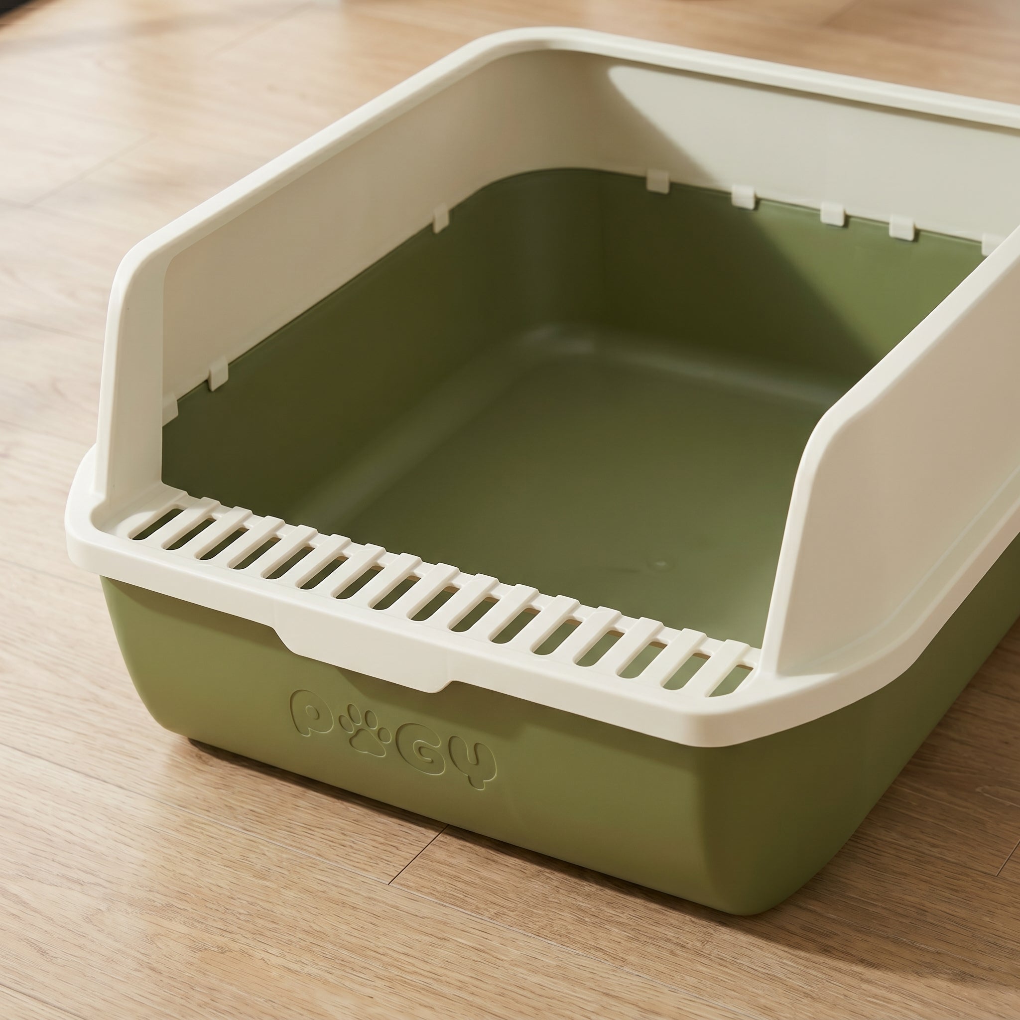 Caixa de areia semi-fechada extra grande Pugy Clean Max — detalhe da grade antiespirro e borda alta